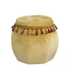Achteckiger Hocker mit Samt in Beige & Troddeln - Trashing
