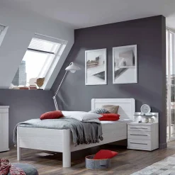 Bett und Nachtschrank Arneta in Weiß (zweiteilig)