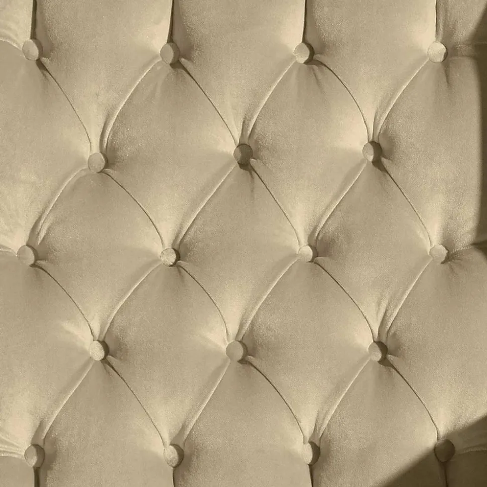 Chesterfield Ohrenbackensessel in Beige - Mavilia