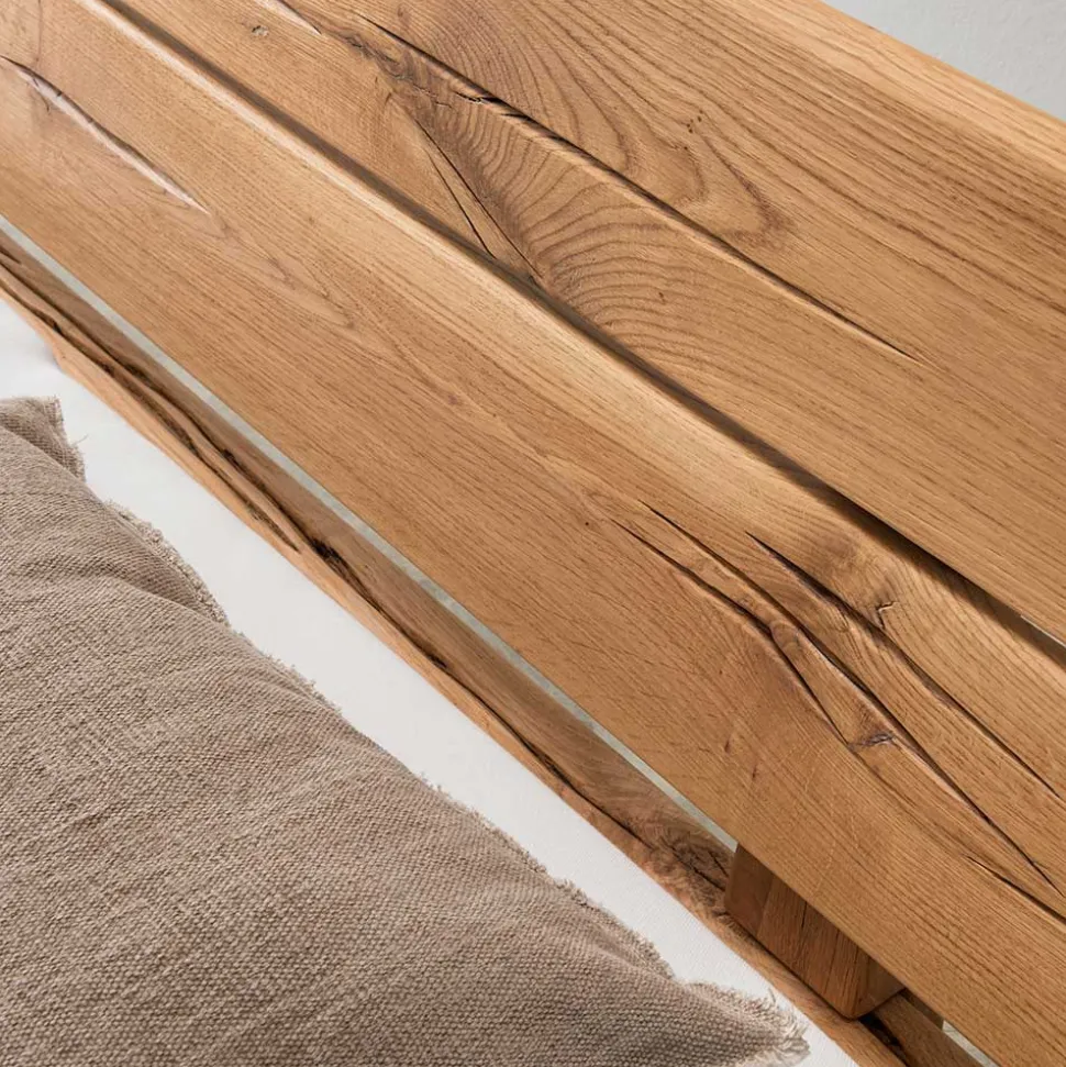 Designbett aus Eichenbalken mit Metallfüßen - Frenanda