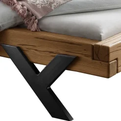 Designbett aus Eichenbalken mit Metallfüßen - Frenanda