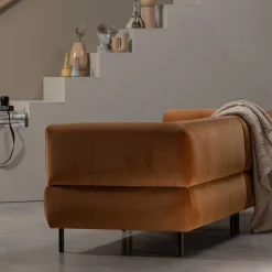 Dreier Sofa mit Armlehnen in Hellbraun - Label