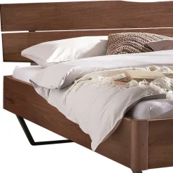 Industrial Bett aus Nussbaum massiv - Bluesa
