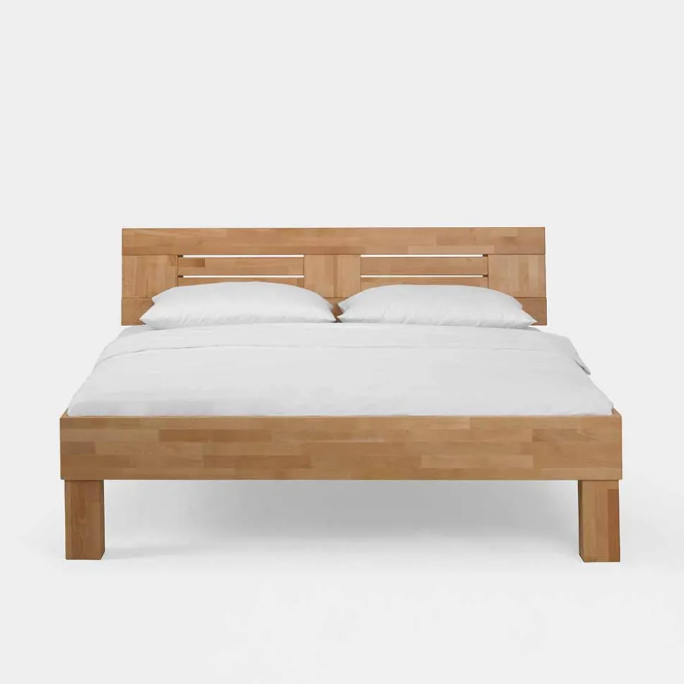 Klar lackiertes Holzbett Thivios aus Buche massiv