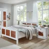 Modern Country Bett in Weiß mit Bernstein - Chako