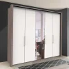 Schlafzimmerschrank mit Metallgriffen - Tivierto I