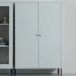 Schrank in Hellgrau und Schwarz - Aturin