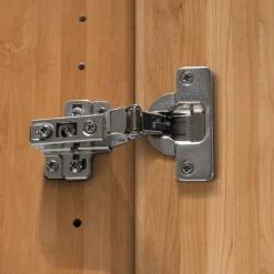 5-türiger Schlafzimmer-Schrank in Erle teilmassiv - Hung