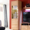 Wohnzimmer Vitrine Athias aus Kernbuche